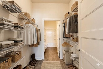 Building Photo - Skylark