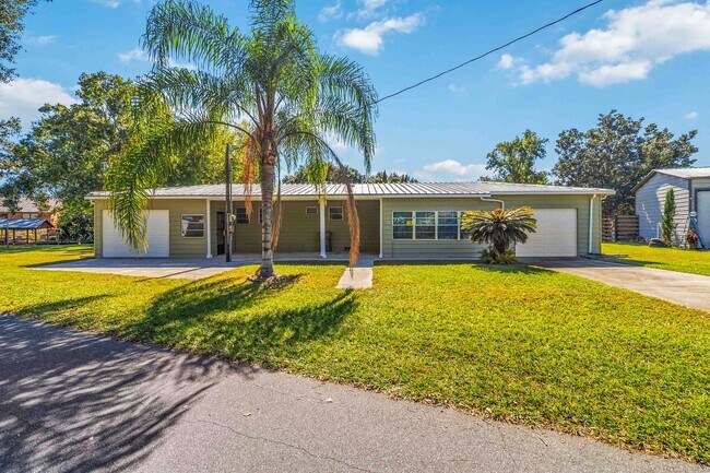 Foto del edificio - Charming 2BR/2BA Waterfront Home for Rent with Canal Access & Two Garages