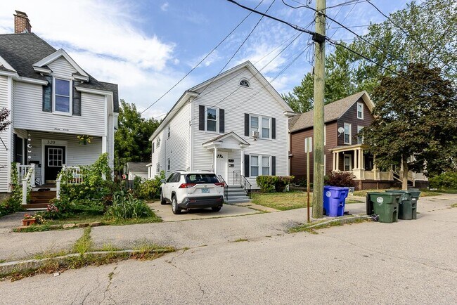 Building Photo - 324 Laurel St