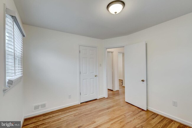 Building Photo - 635 Blandford St