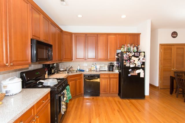 Foto del edificio - 4051 N Kenmore Ave