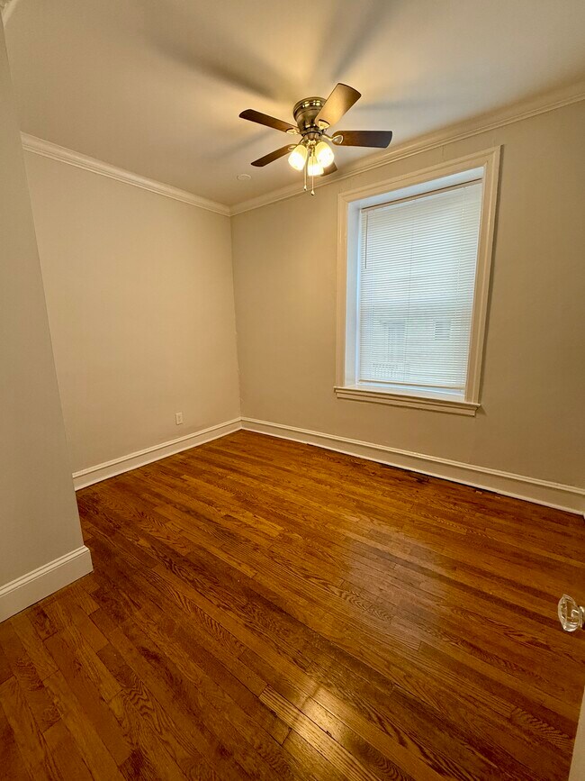 Foto del edificio - 106 Forrest Ave