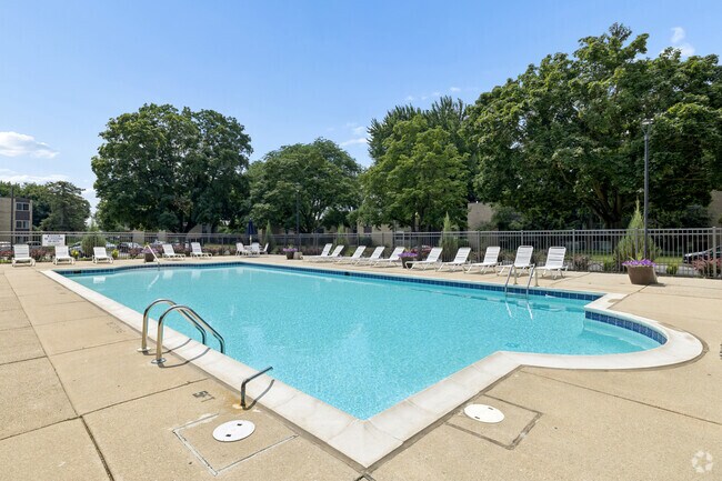 Piscina comunitaria - River Drive Apartments