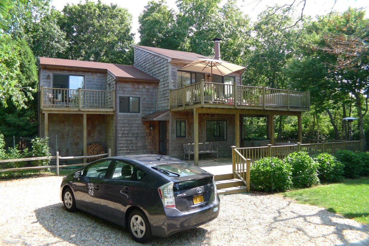 Primary Photo - 268 Fresh Pond Rd