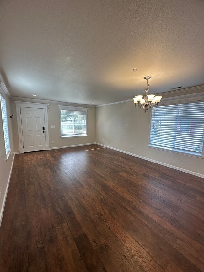 Building Photo - 1645 Sinclair Dr