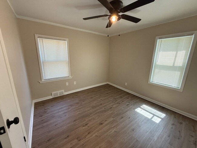 Building Photo - Renovated 3-Bedroom Home – We Welcome Sect...