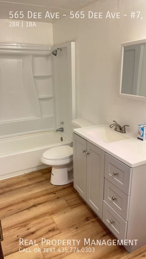 Building Photo - 565 Dee Ave