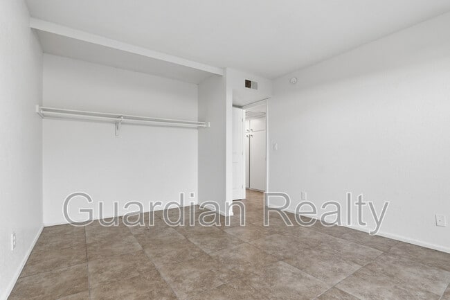 Building Photo - 801 N Major Ave