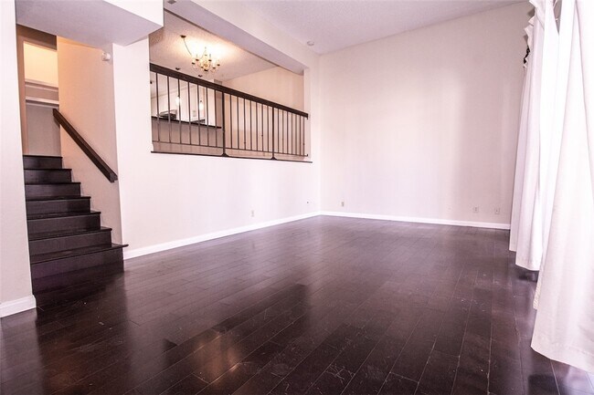 Foto del edificio - 848 W Huntington Dr