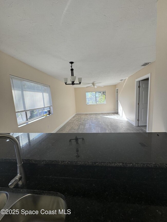 Foto del edificio - 2398 Fox Hollow Dr