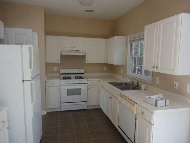 Building Photo - 1421 Rosewood Creek Dr