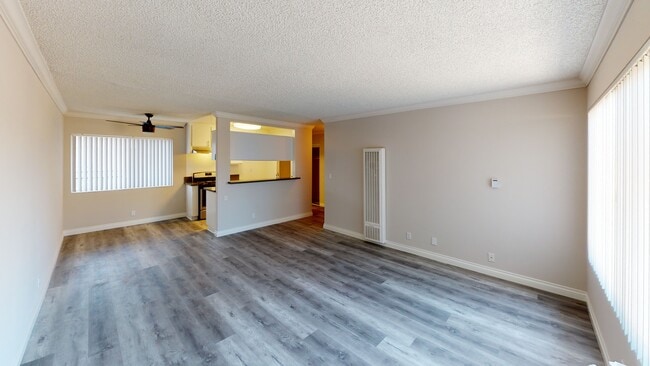 Sala de estar - Rock Glen Villa...Gorgeous Newly Remodeled Apartments In Glendale Neighborhood!