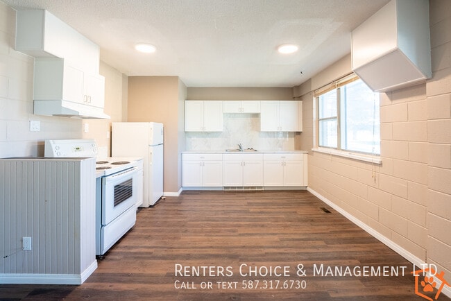 Photo du bâtiment - Cat Friendly Main Floor Apartment in TABER