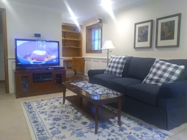 Building Photo - 455 County Rd