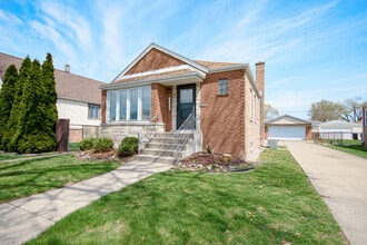Building Photo - 5533 S Menard Ave