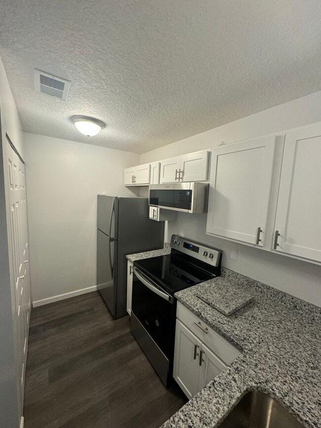 Building Photo - 3 BR/2 BA IN PALM BAY