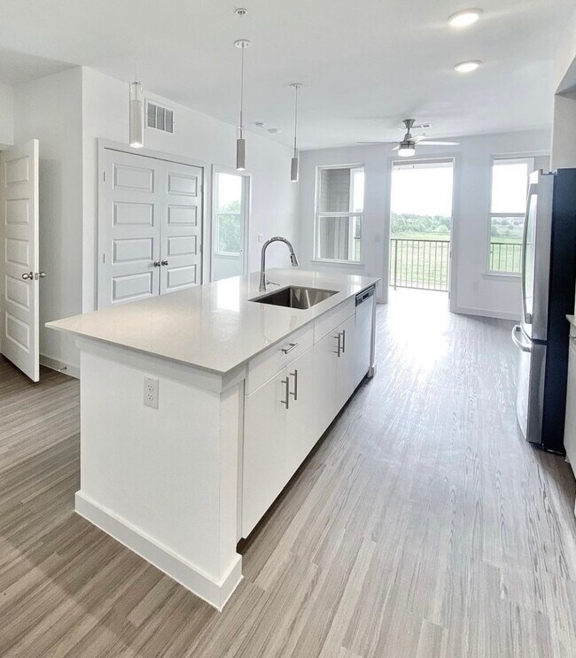 Building Photo - 1304 Rauscher Dr