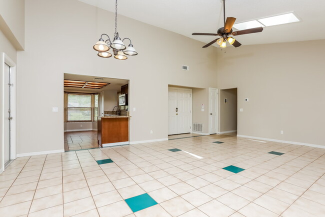 Building Photo - 8612 Villa Nova St