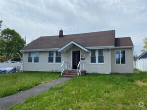 Building Photo - 30 Baylawn Ave