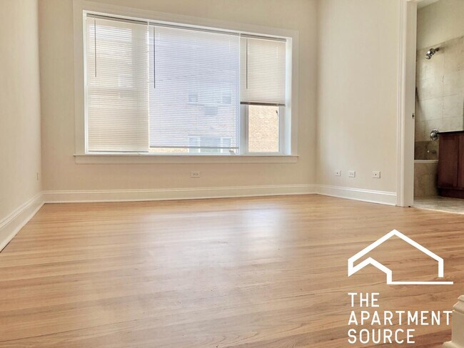 Building Photo - 1057 W Thorndale Ave