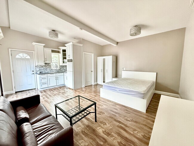 Foto del edificio - 1535 Livonia Ave