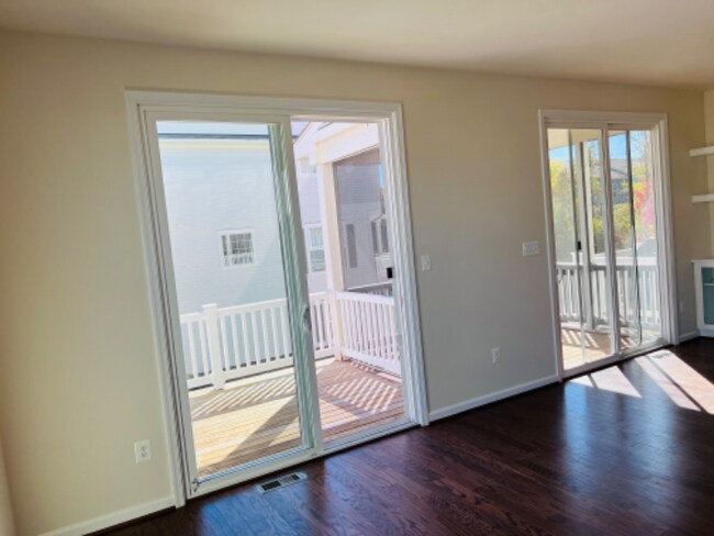 Foto del edificio - 9035 Connor House Rd