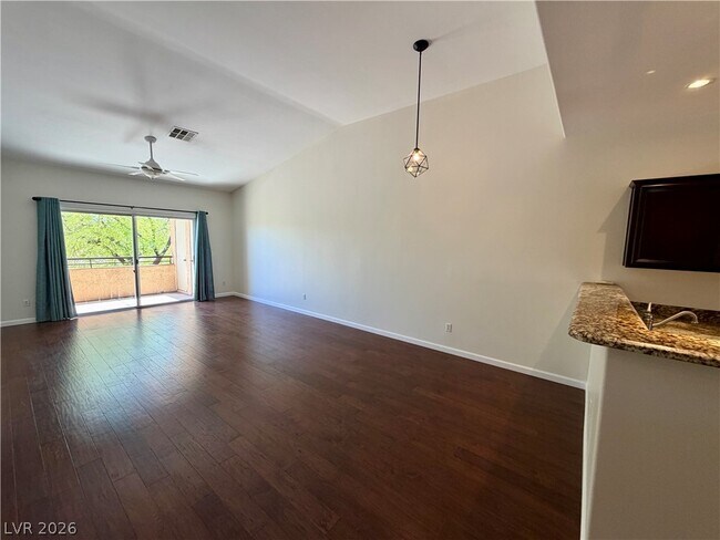 Foto del edificio - 704 Peachy Canyon Cir