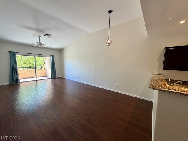 Building Photo - 704 Peachy Canyon Cir