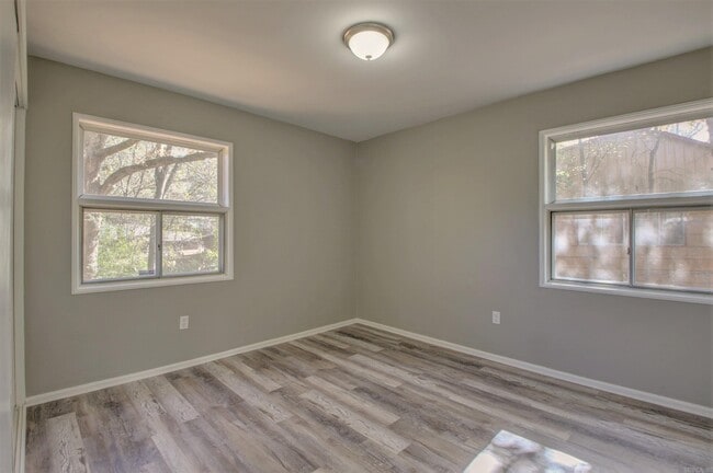 Building Photo - 3 N Meadowcliff Cir