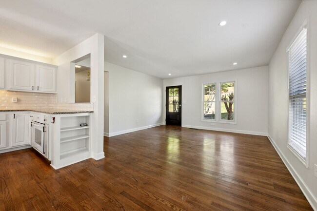 Foto del edificio - 2161 Chapel Hill Rd