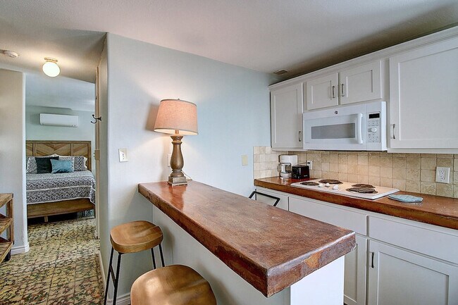 Building Photo - 134 N Alister St