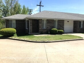 Building Photo - 2057 S Kentwood Ave