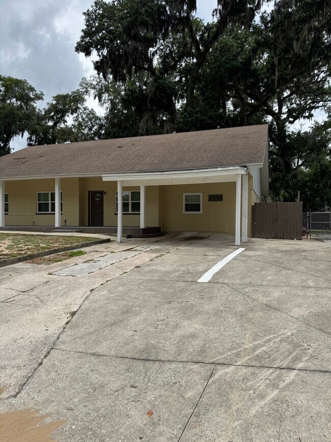 Foto del edificio - 1064 Amanda Rd