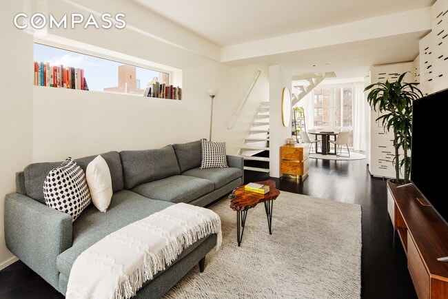 Building Photo - 130 W 20th St