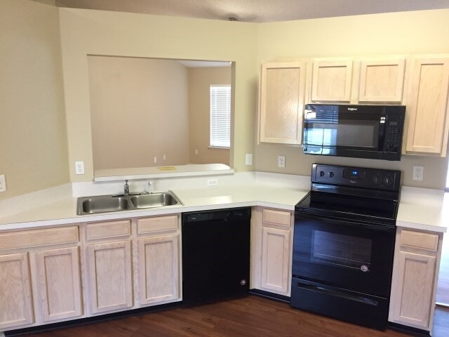 Building Photo - 578 Prindle Dr E