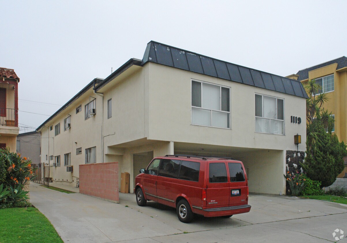 Primary Photo - 1119 S Corning St