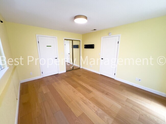 Foto del edificio - 18344 Redwood Rd