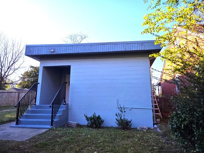 Building Photo - 2224 Marshall Ave