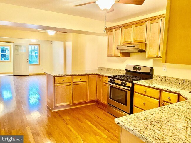 Building Photo - 6558 Parnell Ave