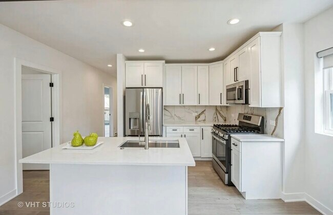 Foto del edificio - 823 N La Grange Rd