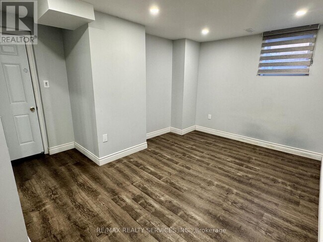 Building Photo - 34 Elverton Cres