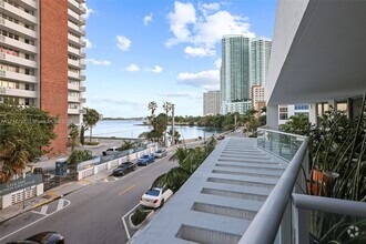 Building Photo - 2150 N Bayshore Dr