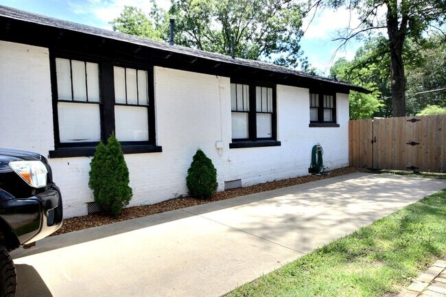 Foto del edificio - 3579 Carnes Ave