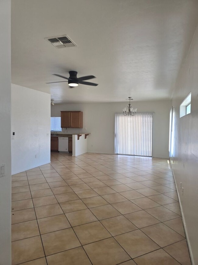 Building Photo - Large 4 bedroom home with Den - Corner lot...