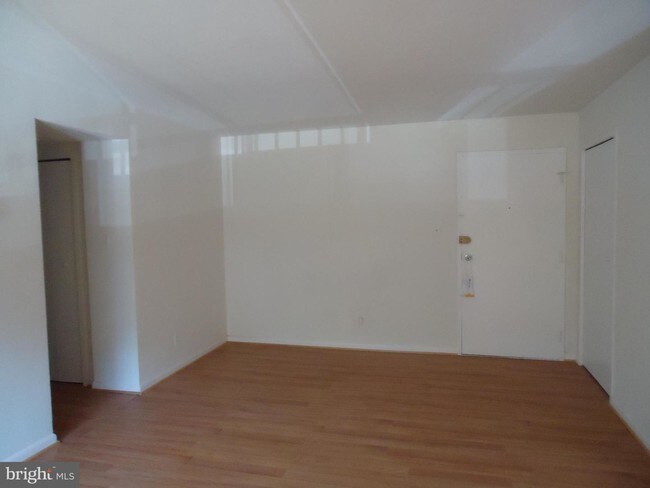 Building Photo - 5851 Quantrell Ave