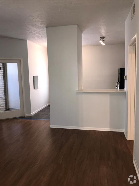 Building Photo - 2021 Spenwick Dr