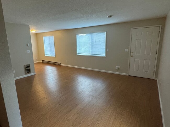 Building Photo - Spacious 2br/1.5ba 2-level Apt with washer/dryer included