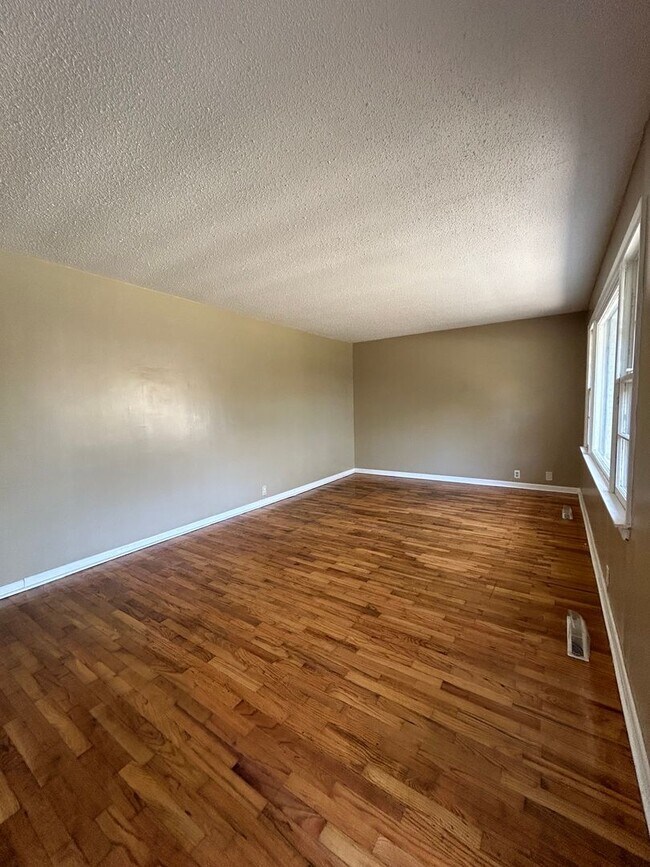 Foto del edificio - 3 Bedroom w/ A Bonus Room