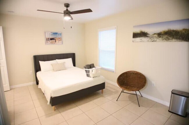 Building Photo - 826 N Lincoln Ave