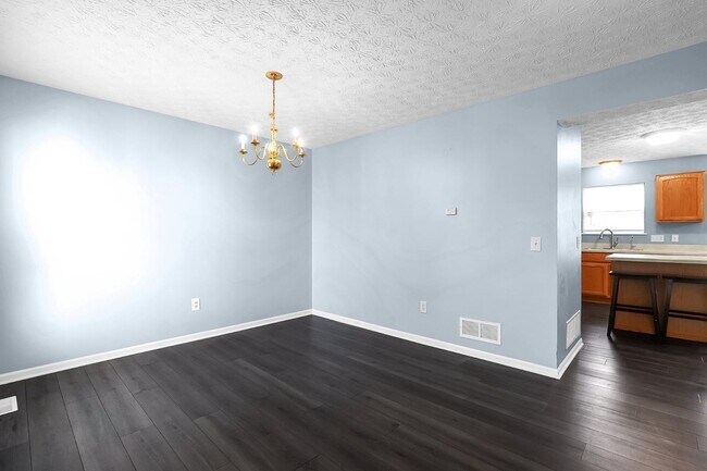 Foto del edificio - 6121 Nasby Dr